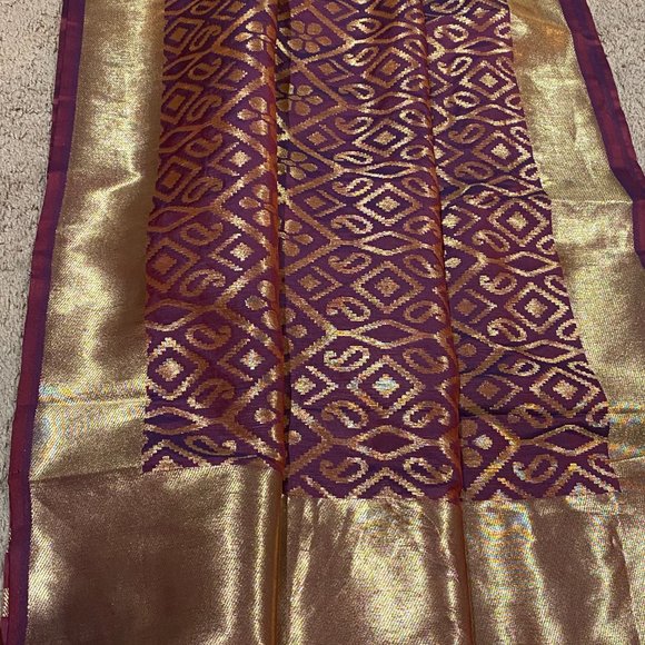 Banarasi silk sari in Onion Purple - Picture 11 of 11